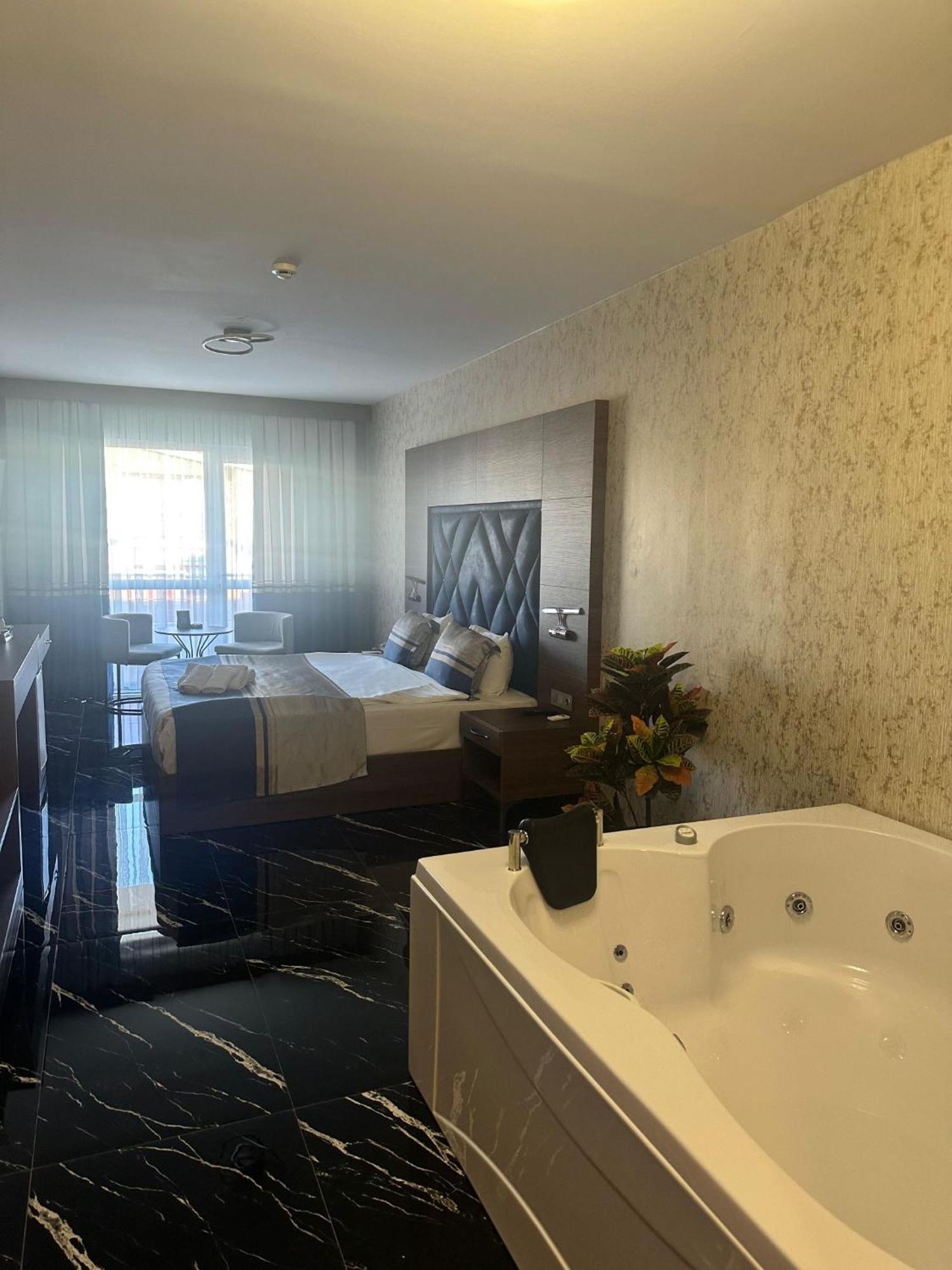 Grand Salizze Hotel Kestel  Buitenkant foto